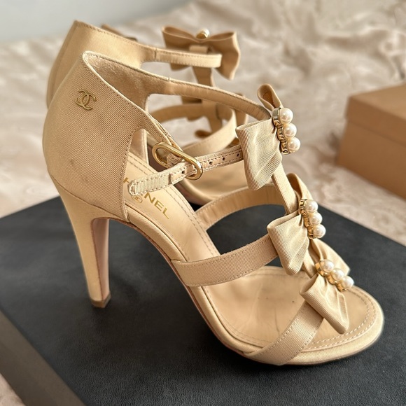 Chanel - Picture 3 of 4